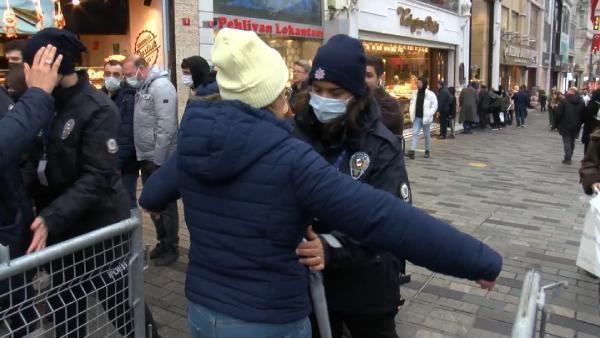 Taksim'de yılbaşı yoğunluğu dikkat çekti! Atlı polisler tek tek aradı: Galata büyüledi - Sayfa 19