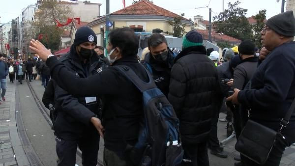 Taksim'de yılbaşı yoğunluğu dikkat çekti! Atlı polisler tek tek aradı: Galata büyüledi - Sayfa 20