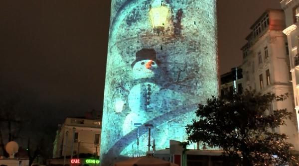 Taksim'de yılbaşı yoğunluğu dikkat çekti! Atlı polisler tek tek aradı: Galata büyüledi - Sayfa 10