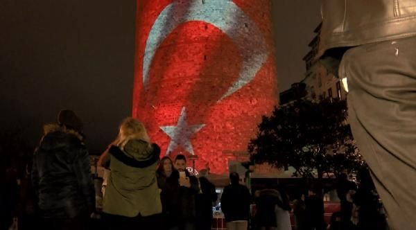 Taksim'de yılbaşı yoğunluğu dikkat çekti! Atlı polisler tek tek aradı: Galata büyüledi - Sayfa 12