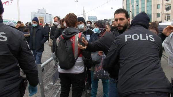 Taksim'de yılbaşı yoğunluğu dikkat çekti! Atlı polisler tek tek aradı: Galata büyüledi - Sayfa 15