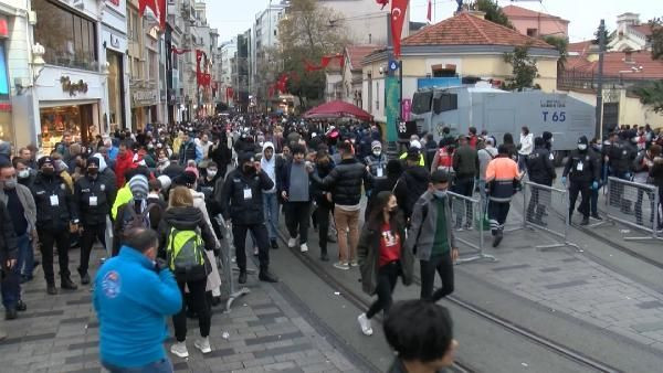 Taksim'de yılbaşı yoğunluğu dikkat çekti! Atlı polisler tek tek aradı: Galata büyüledi - Sayfa 22