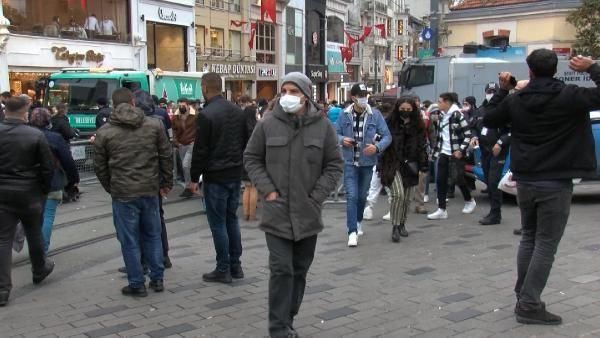 Taksim'de yılbaşı yoğunluğu dikkat çekti! Atlı polisler tek tek aradı: Galata büyüledi - Sayfa 14