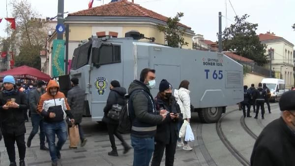 Taksim'de yılbaşı yoğunluğu dikkat çekti! Atlı polisler tek tek aradı: Galata büyüledi - Sayfa 21