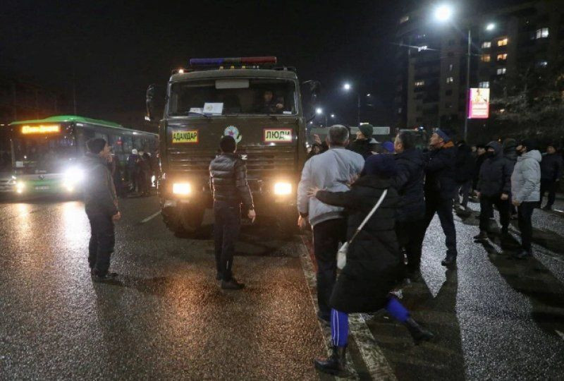 Kazakistan'daki olaylarda korkunç görüntüler! Ölü ve yaralı sayısı artıyor - Sayfa 31