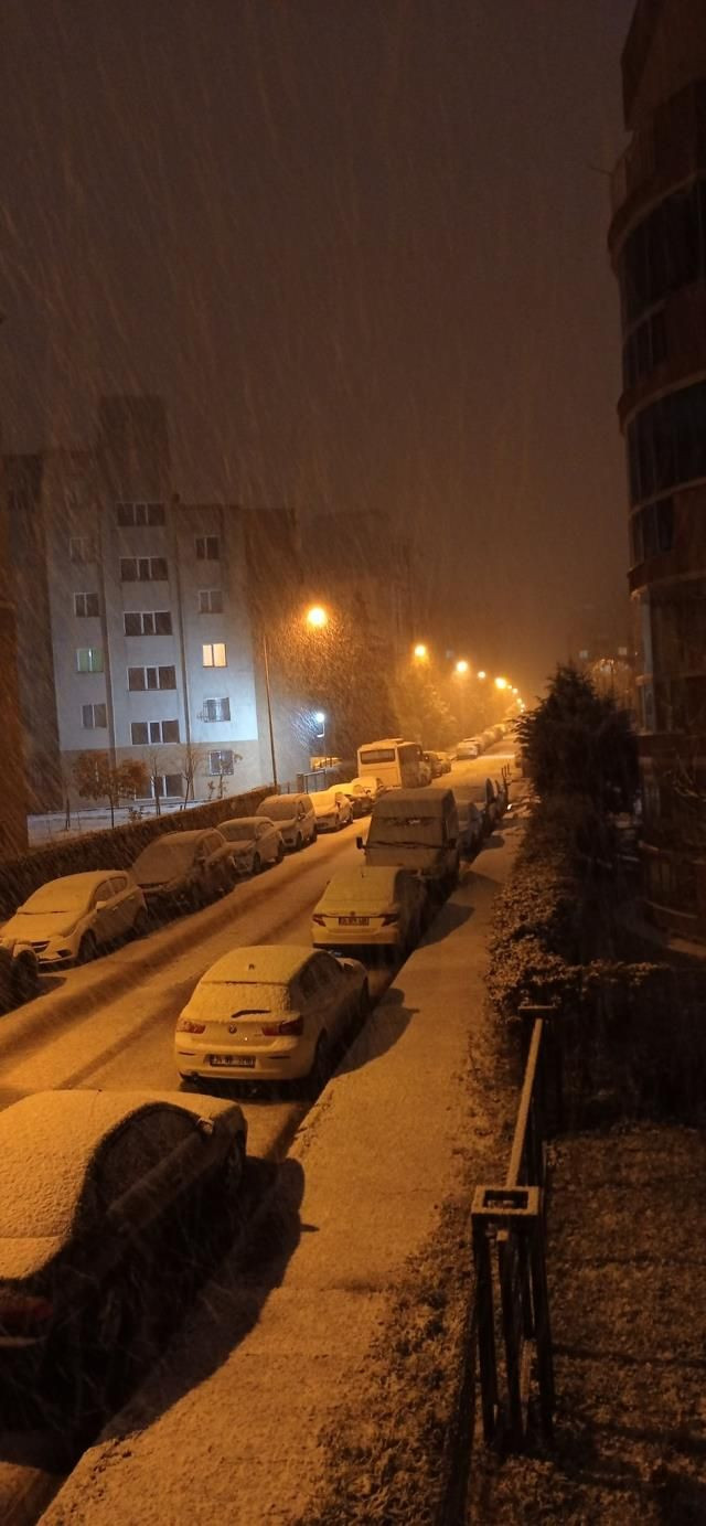 İstanbul'da beklenen kar yağışı başladı! Cadde ve sokaklar bir anda beyaza büründü - Sayfa 8