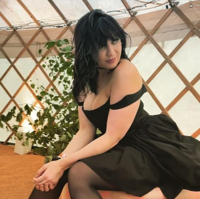 Manken Daisy Lowe, ayna karşısında üstsüz poz verdi - Sayfa 6