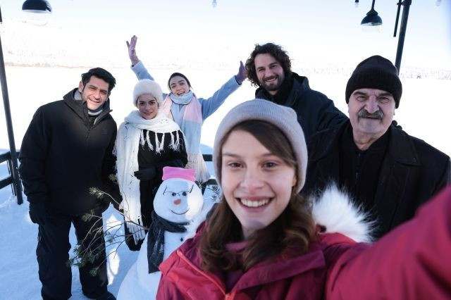 Masumlar Apartmanı kadrosuna bomba isim! Hangi yıldız oyuncu fenomen diziye konuk oldu? - Sayfa 1