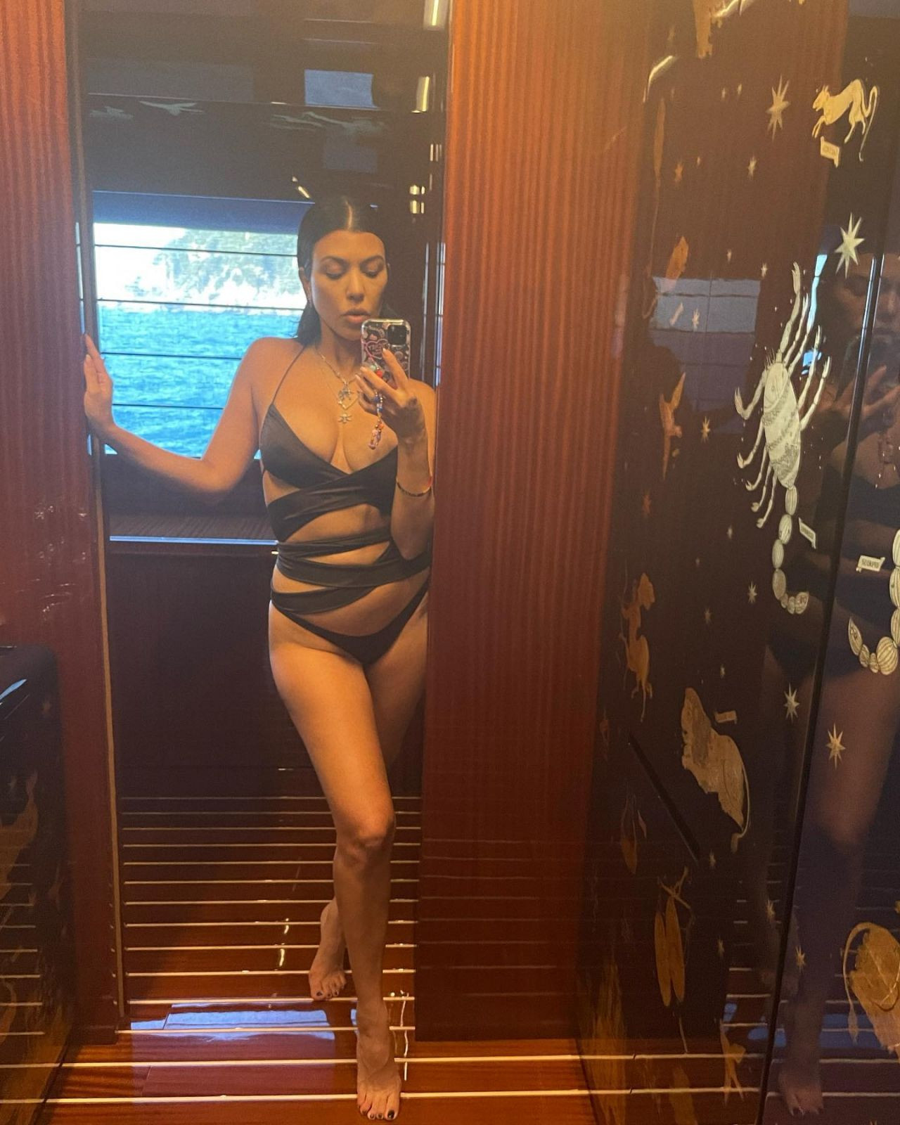 Kourtney Kardashian filtresiz yakalandı! Görenler şaştı kaldı - Sayfa 19