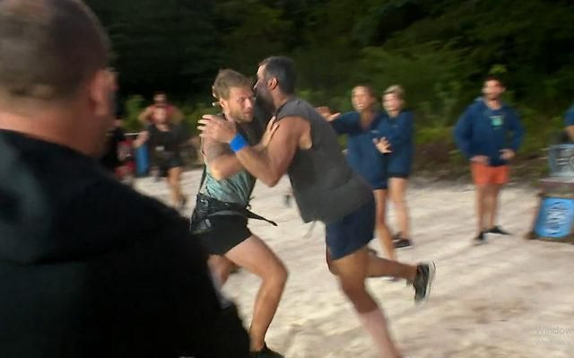 Survivor All Star'da Hikmet ve Yunus Emre kavgasının yayınlanmayan görüntüleri! - Sayfa 6