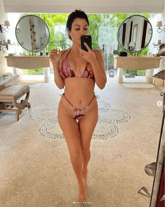 Kourtney Kardashian’dan küvet başında poz! Baştan aşağı transparan… - Sayfa 3