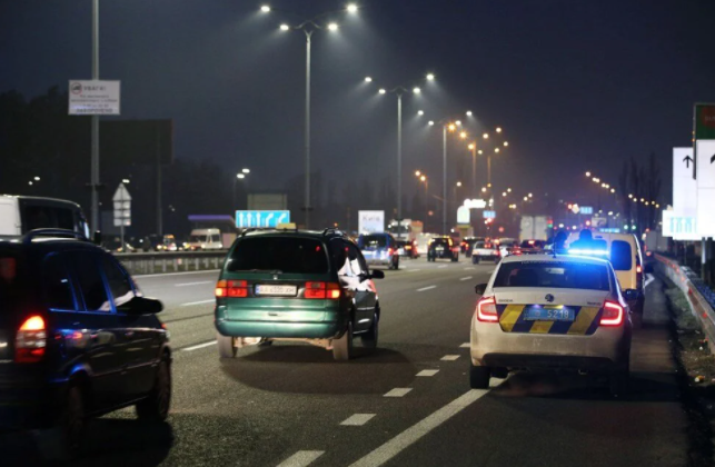 Kiev'de yaşayanlar şehri böyle terk etmeye başladı - Sayfa 4