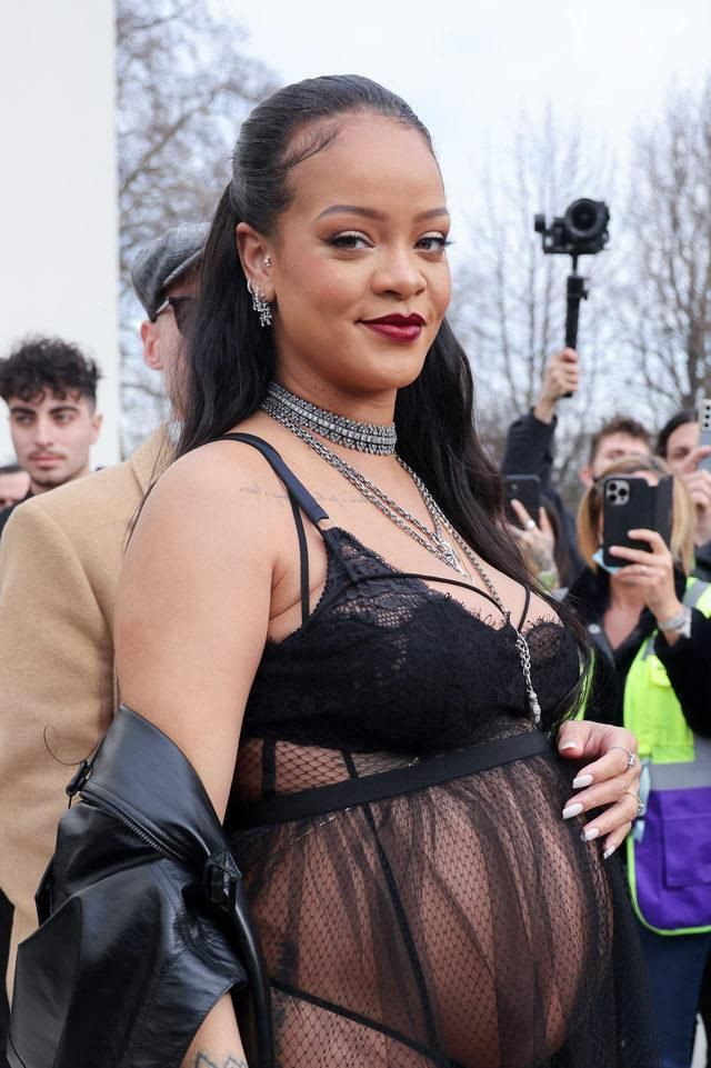 Rihanna’dan olay hamile tarzı! Tamamen transparan kıyafeti gündem oldu - Sayfa 8