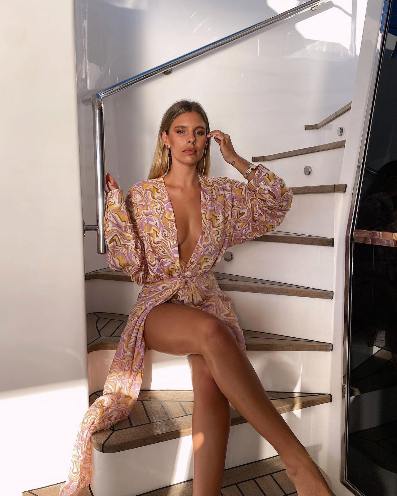 Natasha Oakley'in elbisesini gören şaşkına döndü! Her yeri açıkta... - Sayfa 2