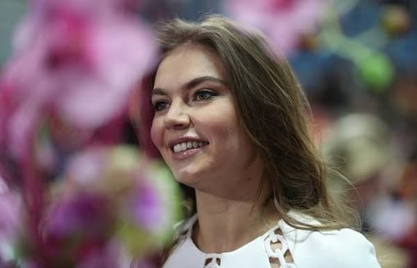 Putin’in gizli aşkı olarak biliniyor! 35 yaş küçük Alina Kabaeva’nın her adımı olay yarattı - Sayfa 18