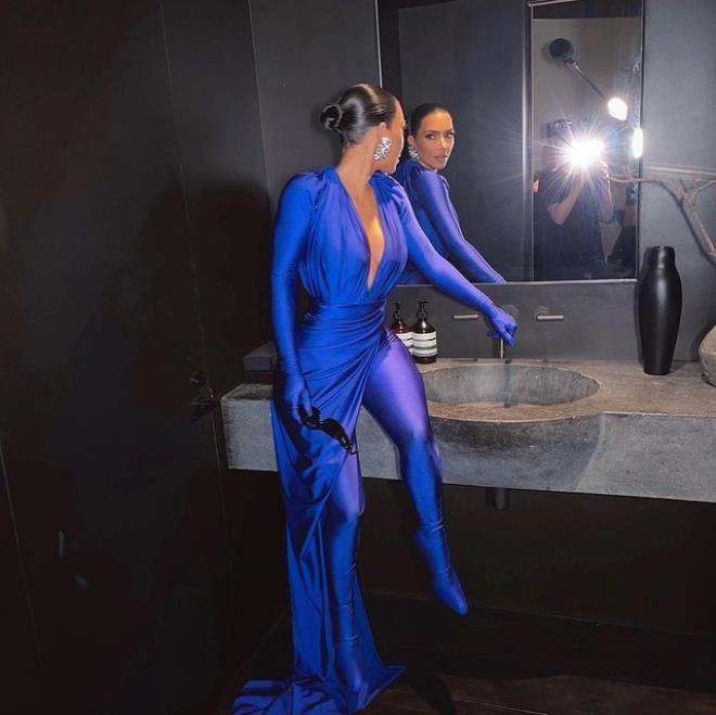 Kim Kardashian vücuduna koli bandı sardı, gören herkesin aklına tek bir soru geldi - Sayfa 3