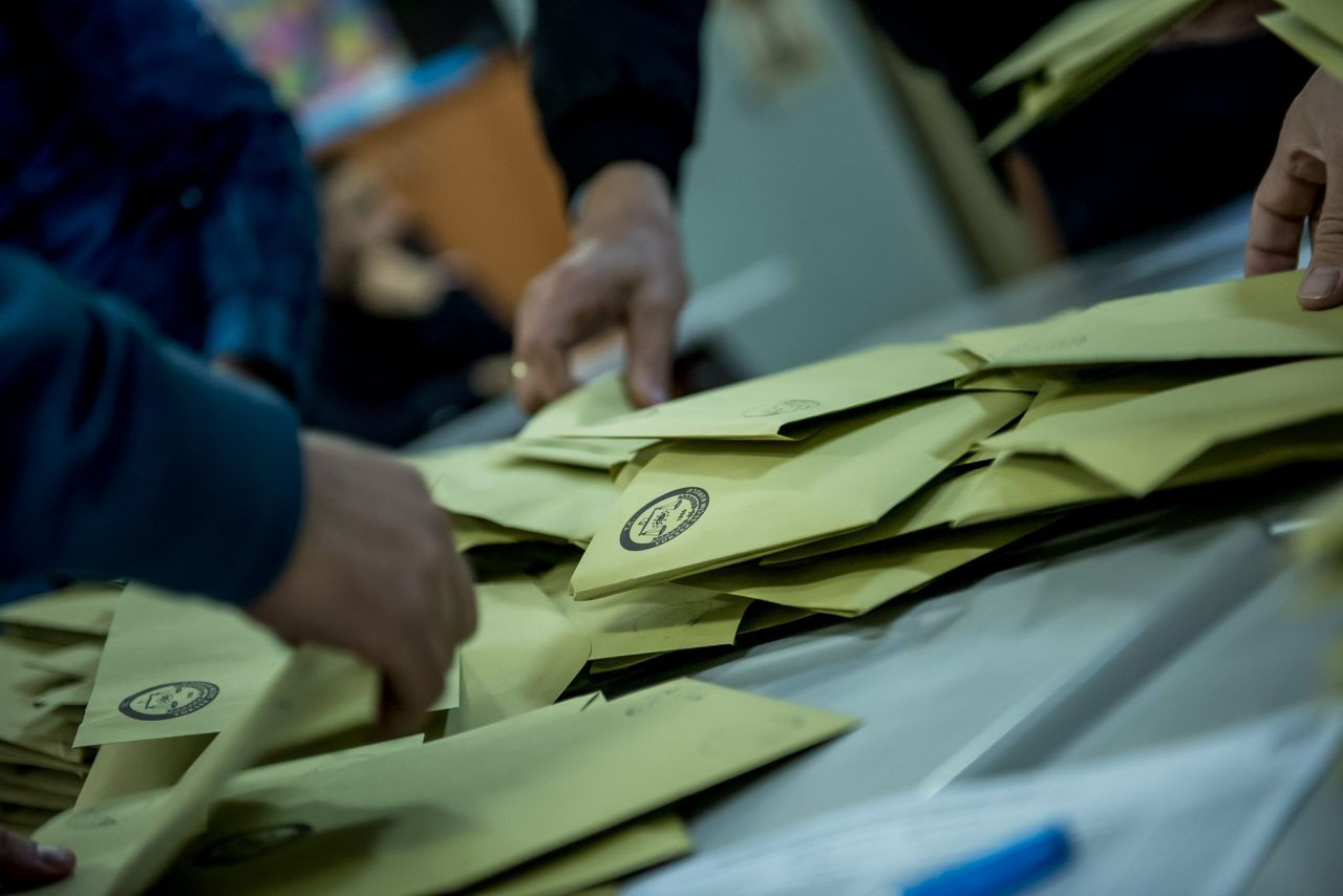 Son seçim anketleri dikkat çekti! Ünlü anketçiden AK Parti’nin oy oranına dair flaş yorum… - Sayfa 14