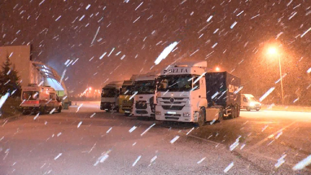 İstanbul'da beklenen kar yağışı başladı - Sayfa 1