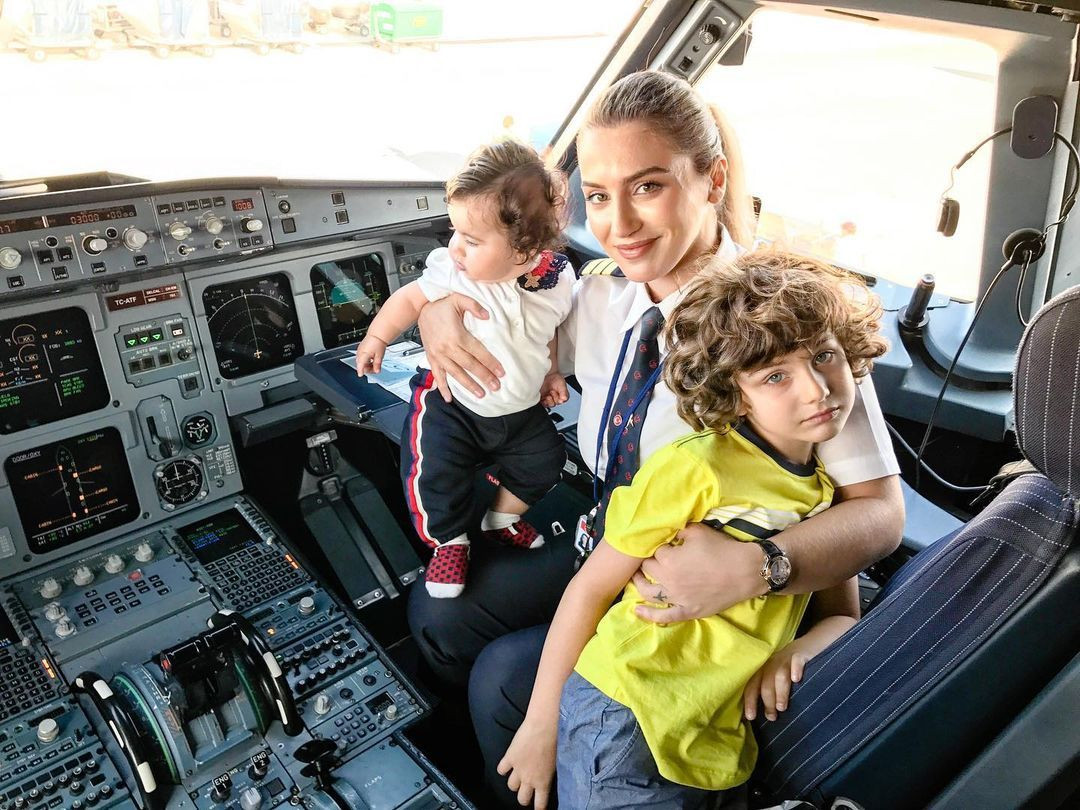 Sabri Sarıoğlu'nun pilot eşi Yağmur Sarıoğlu otobüs şoförü oluyor! Pozu sosyal medyayı salladı - Sayfa 14