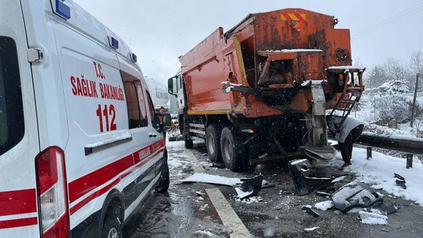 TEM Otoyolu'nda korkunç kaza! 14 TIR, 8 otomobil ve 3 otobüs birbirine girdi - Sayfa 16