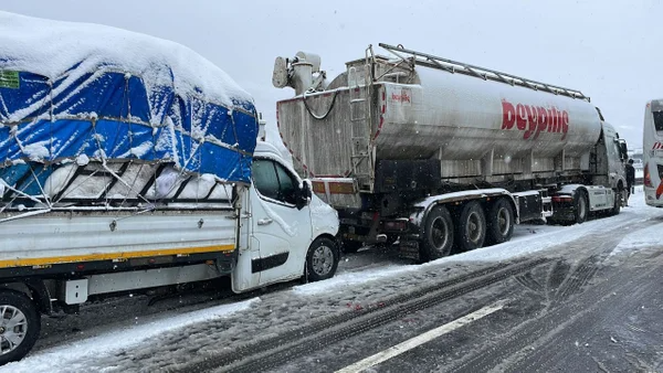 TEM Otoyolu'nda korkunç kaza! 14 TIR, 8 otomobil ve 3 otobüs birbirine girdi - Sayfa 17