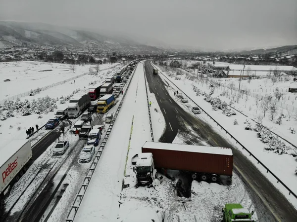 TEM Otoyolu'nda korkunç kaza! 14 TIR, 8 otomobil ve 3 otobüs birbirine girdi - Sayfa 7