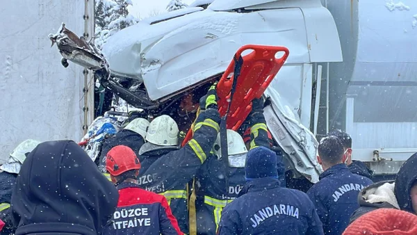 TEM Otoyolu'nda korkunç kaza! 14 TIR, 8 otomobil ve 3 otobüs birbirine girdi - Sayfa 10