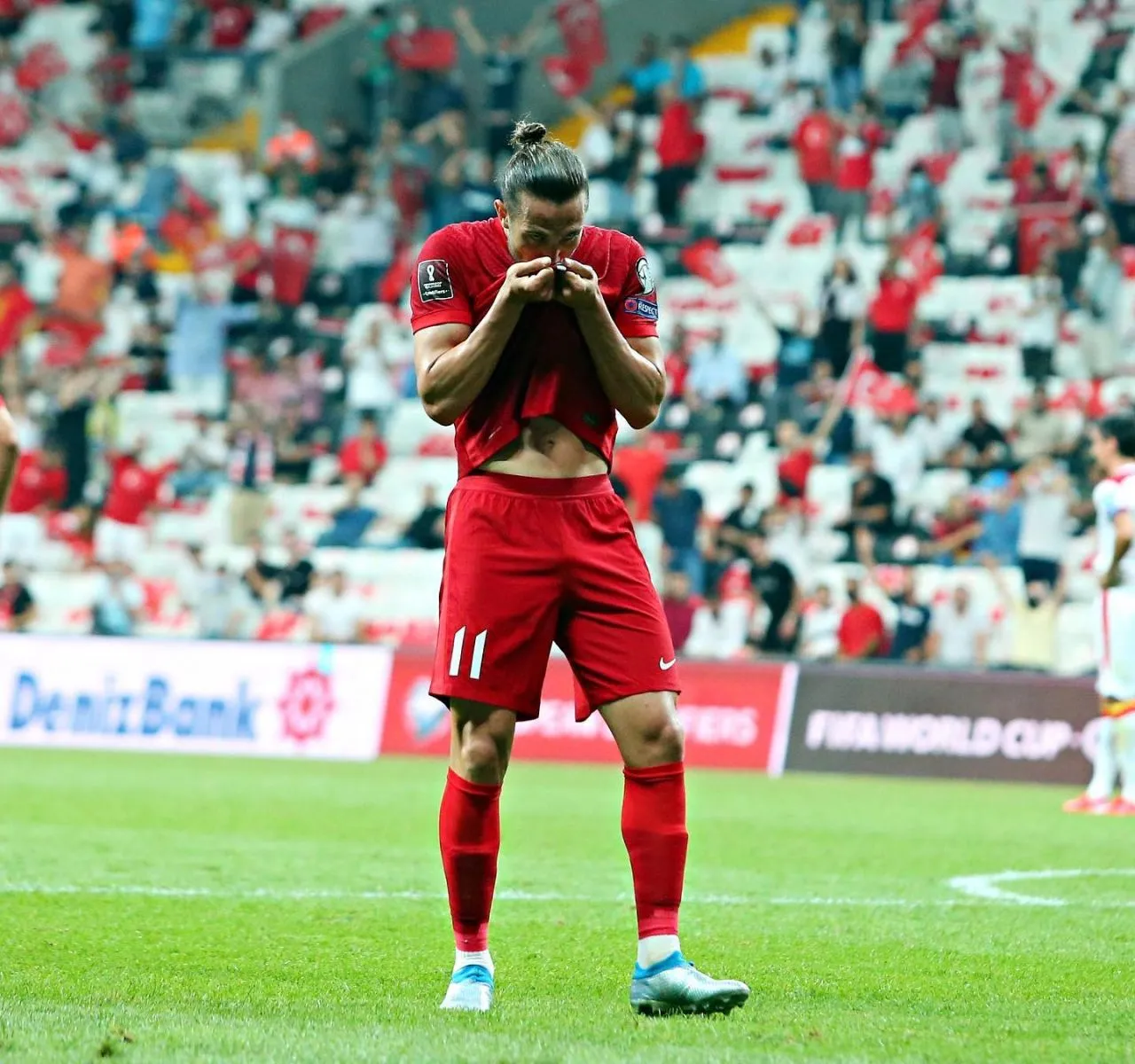 Milli futbolcu Yusuf Yazıcı, Miss Turkey güzeliyle aşkını ilan etti! "1 Nisan şakası değil"