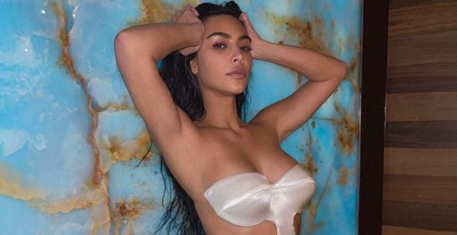 Kim Kardashian aşka geldi! Sevgilisiyle sarmaş dolaş pozlarını ilk kez paylaştı - Sayfa 1