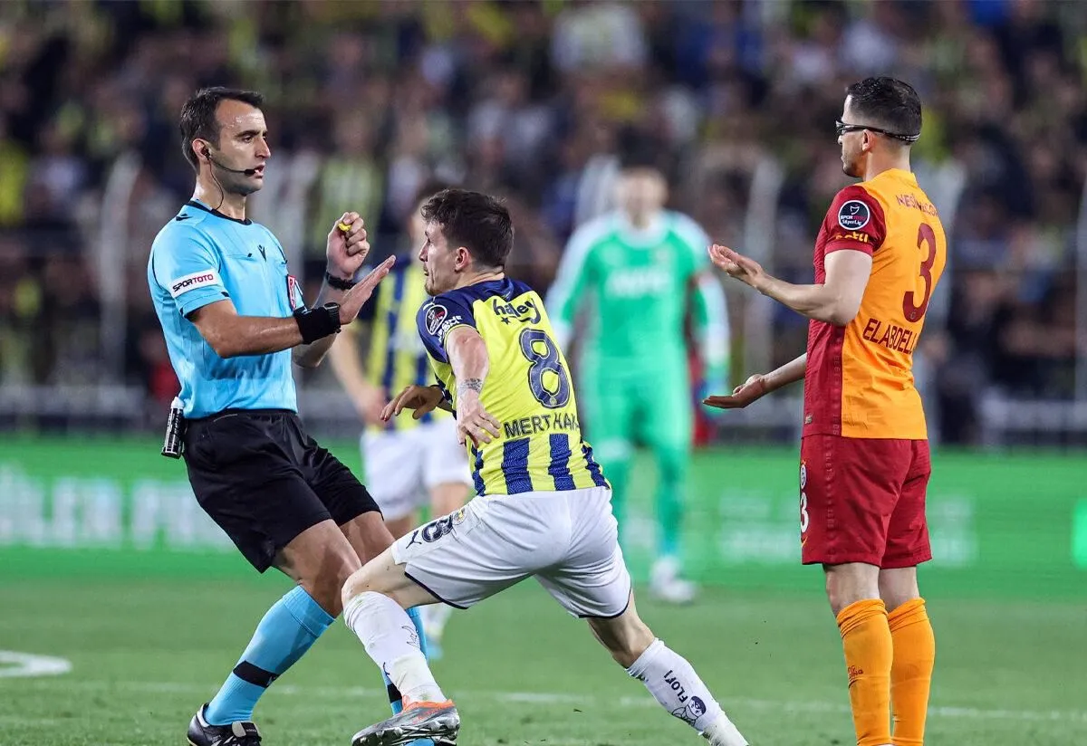 Hande Sarıoğlu, Fenerbahçeli Mert Hakan Yandaş'la fena dalga geçti!