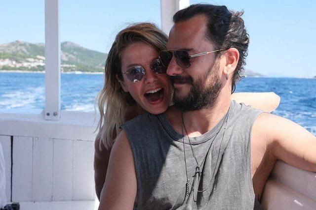 Burcu Biricik, aşka geldi! Dudak dudağa pozunu paylaştı - Sayfa 3