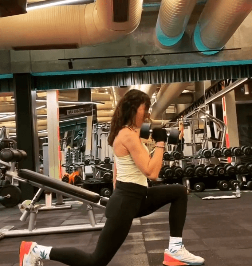 Hande Ataizi fit vücuduyla genç kızlara taş çıkardı! Spor paylaşımı olay oldu - Sayfa 13