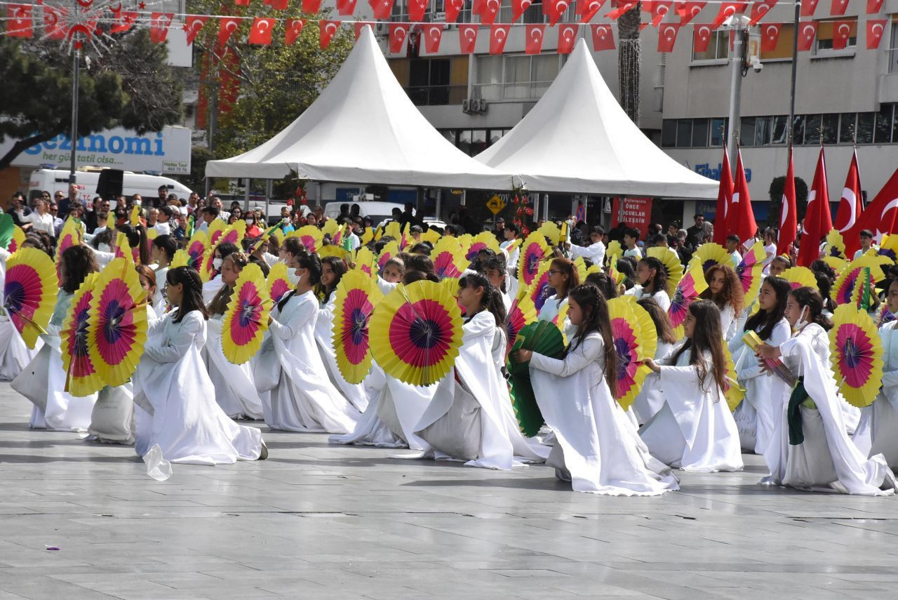 23 Nisan Ulusal Egemenlik ve Çocuk Bayramı coşkusu yine yeniden sokaklarda - Sayfa 13