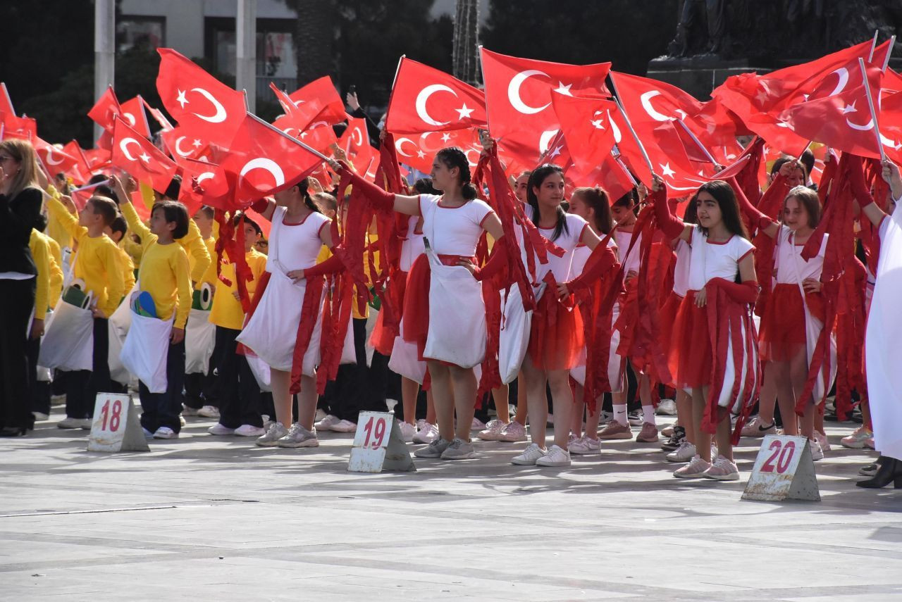 23 Nisan Ulusal Egemenlik ve Çocuk Bayramı coşkusu yine yeniden sokaklarda - Sayfa 14