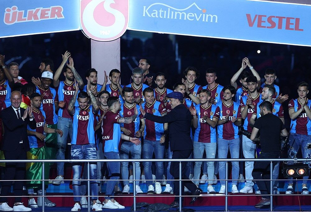 Şampiyon Trabzonspor, kupasına kavuştu! İşte kutlamalardan enfes görüntüler - Sayfa 28