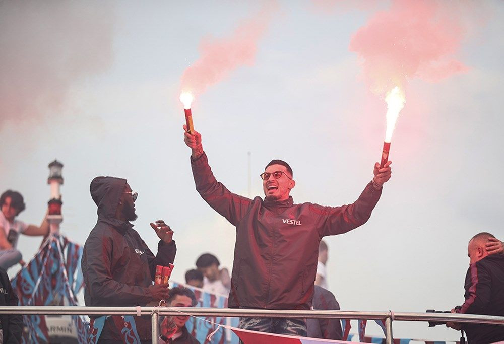 Şampiyon Trabzonspor, kupasına kavuştu! İşte kutlamalardan enfes görüntüler - Sayfa 15