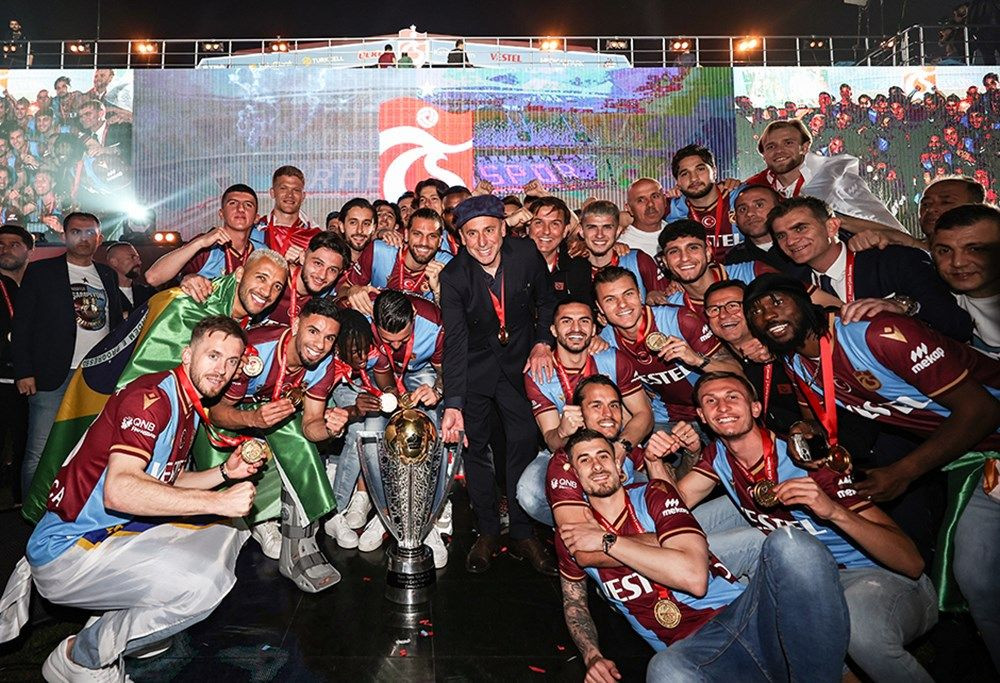 Şampiyon Trabzonspor, kupasına kavuştu! İşte kutlamalardan enfes görüntüler - Sayfa 31