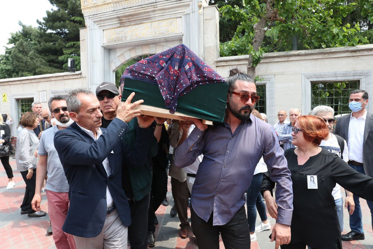 Haber spikeri Özlem Sarıkaya Yurt son yolculuğuna uğurlandı! - Sayfa 3