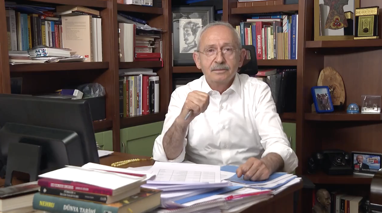 Kılıçdaroğlu'nun masasındaki ayrıntı dikkat çekti! "Kime mesaj verdi?" - Sayfa 8