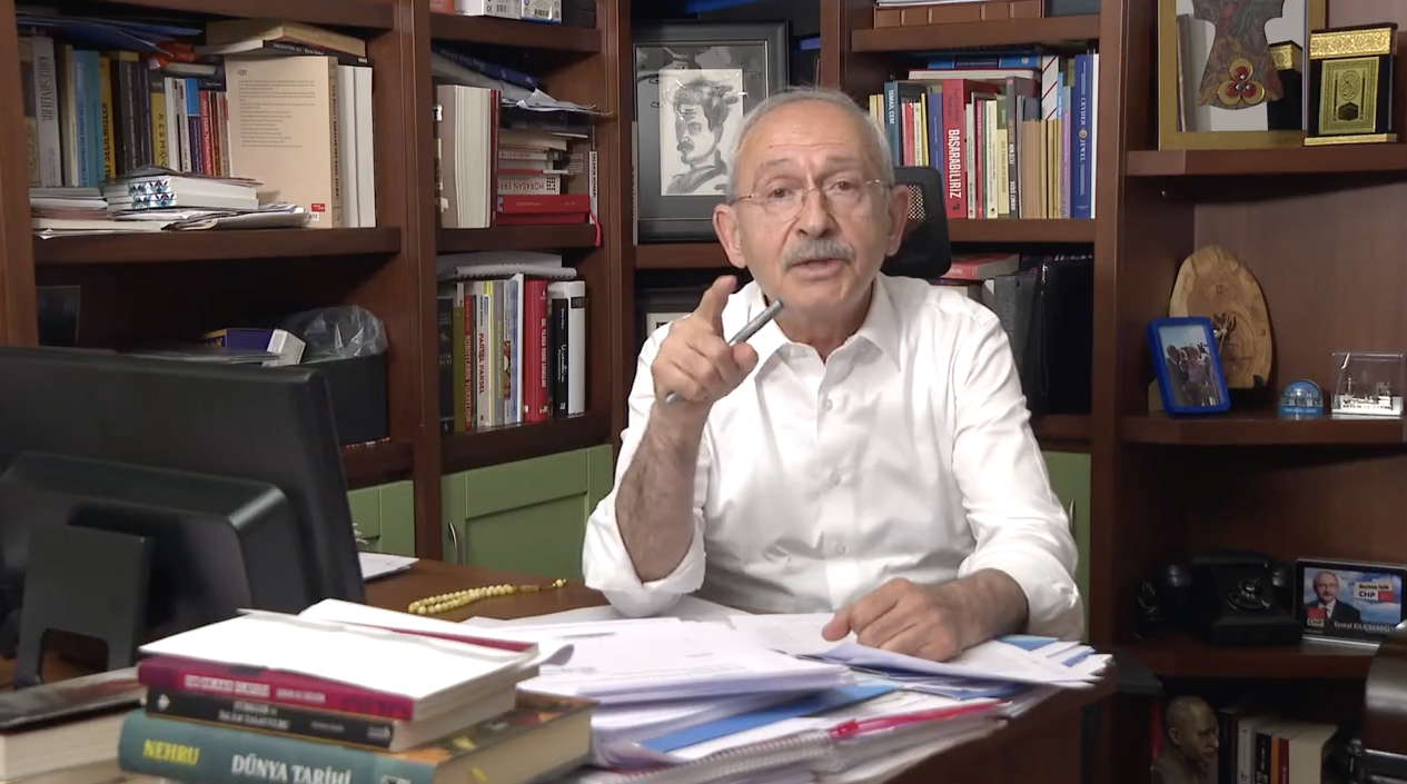 Kılıçdaroğlu'nun masasındaki ayrıntı dikkat çekti! "Kime mesaj verdi?" - Sayfa 7