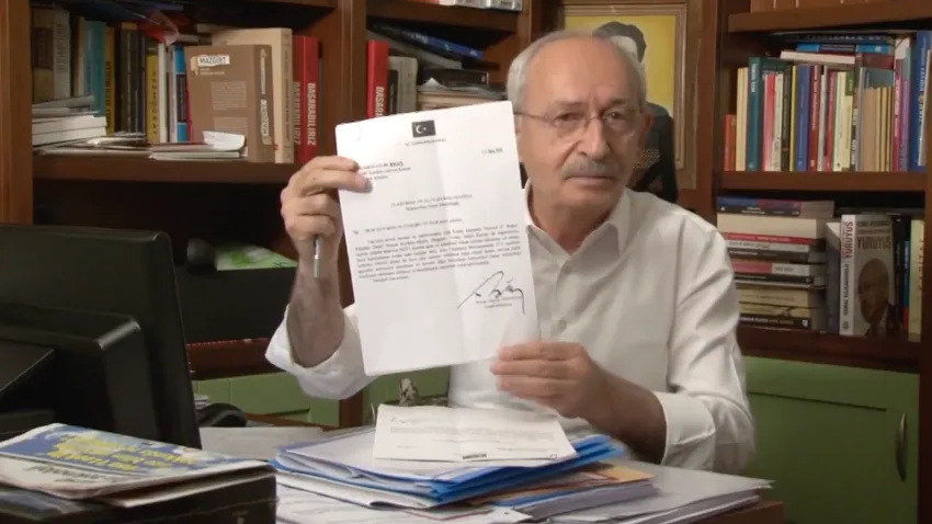 Kılıçdaroğlu'nun masasındaki ayrıntı dikkat çekti! "Kime mesaj verdi?" - Sayfa 9