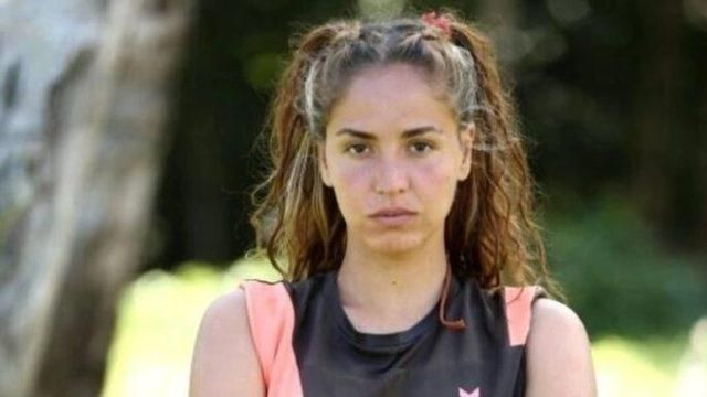 Survivor Berna'dan olay yaratan hareket! Kalçalarını sevgilisinin suratına dayadı! - Sayfa 1