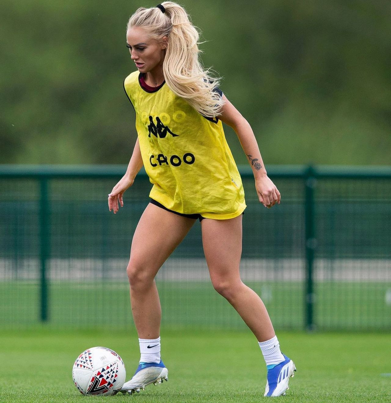 Aston Villa'nın kadın futbolcusu Alisha Lehmann bikinili pozlarıyla nefes kesti! - Sayfa 12