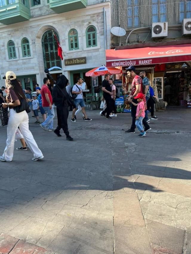 Galata Kulesi önünde kendini yakan genç, olaydan önce Beyoğlu sokaklarında böyle gezmiş - Sayfa 7