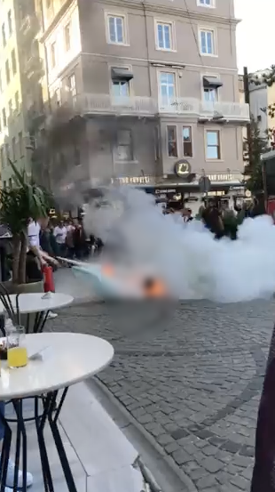 Galata Kulesi önünde kendini yakan genç, olaydan önce Beyoğlu sokaklarında böyle gezmiş - Sayfa 3