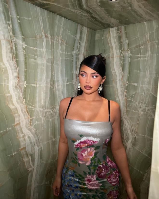 Kylie Jenner'in paylaşımını gören herkes çıplak zannetti! "Ne yaptın sen öyle" - Sayfa 18