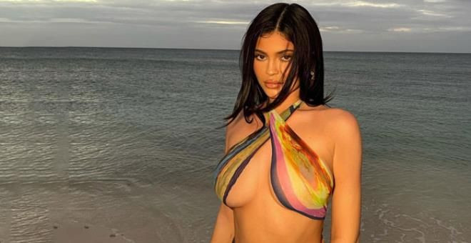 Kylie Jenner'in paylaşımını gören herkes çıplak zannetti! "Ne yaptın sen öyle" - Sayfa 22