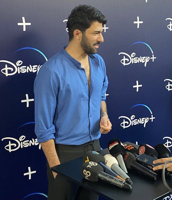 Disney Plus gecesinde Hande Erçel ve Demet Özdemir nefes kesti! Pınar Deniz alay konusu oldu - Sayfa 9