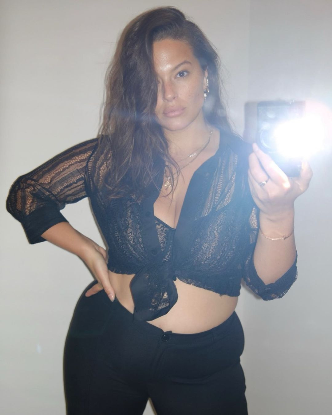 Büyük beden model Ashley Graham, emzirme pozuyla olay yarattı! “Yorgunum ama buradayız” - Sayfa 8