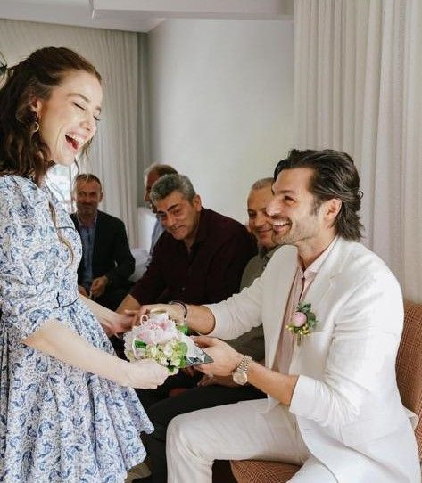 Özge Gürel ve Serkan Çayoğlu evlilik yolunda ilk adımı attı! İşte nişandan ilk kareler... - Sayfa 7